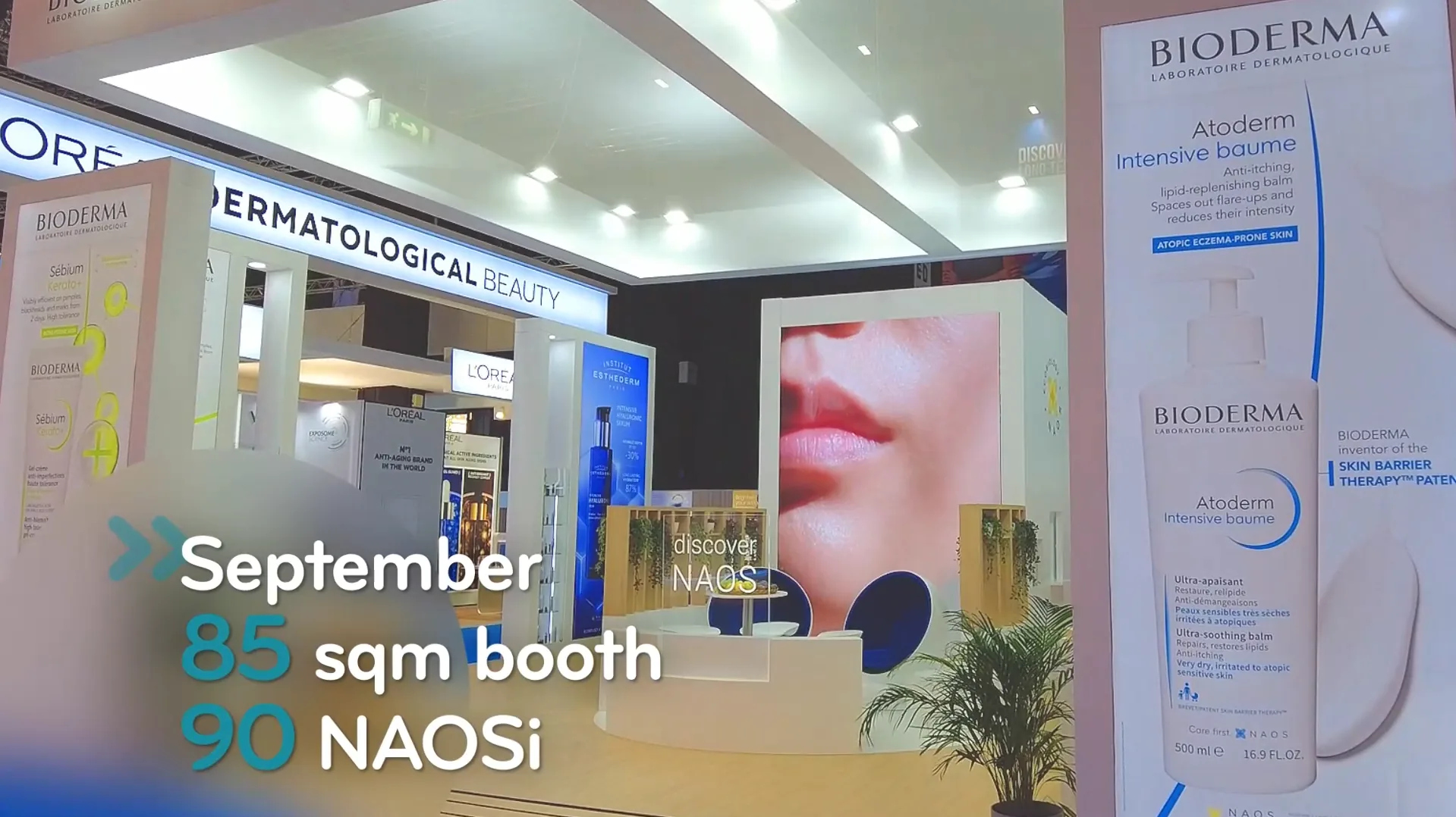Image réelle du stand Bioderma intégrée dans la vidéo événementielle NAOS